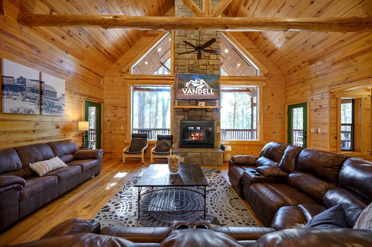 ברוקן בו The Eastwood Spacious Retreat With 4 King En-Suites - Hot Tub - Pet-Friendly - Cozy Fire Pit - Prime Location - Multi-Family מראה חיצוני תמונה