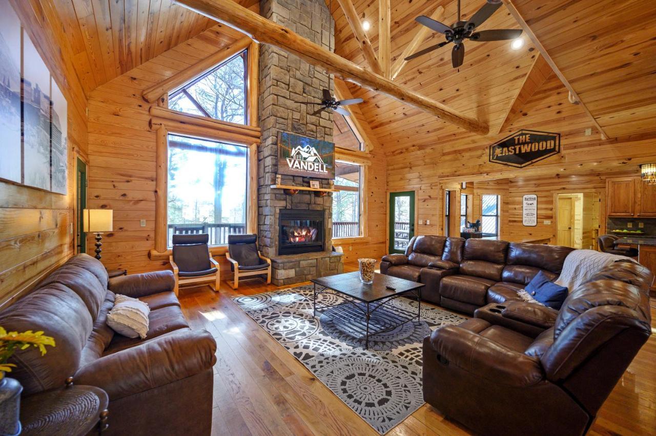 ברוקן בו The Eastwood Spacious Retreat With 4 King En-Suites - Hot Tub - Pet-Friendly - Cozy Fire Pit - Prime Location - Multi-Family מראה חיצוני תמונה