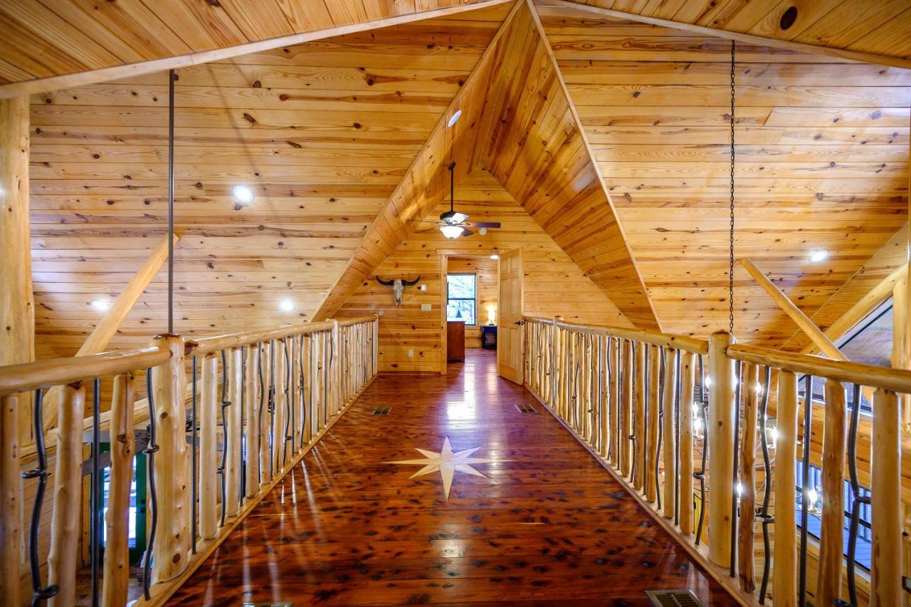 ברוקן בו The Eastwood Spacious Retreat With 4 King En-Suites - Hot Tub - Pet-Friendly - Cozy Fire Pit - Prime Location - Multi-Family מראה חיצוני תמונה