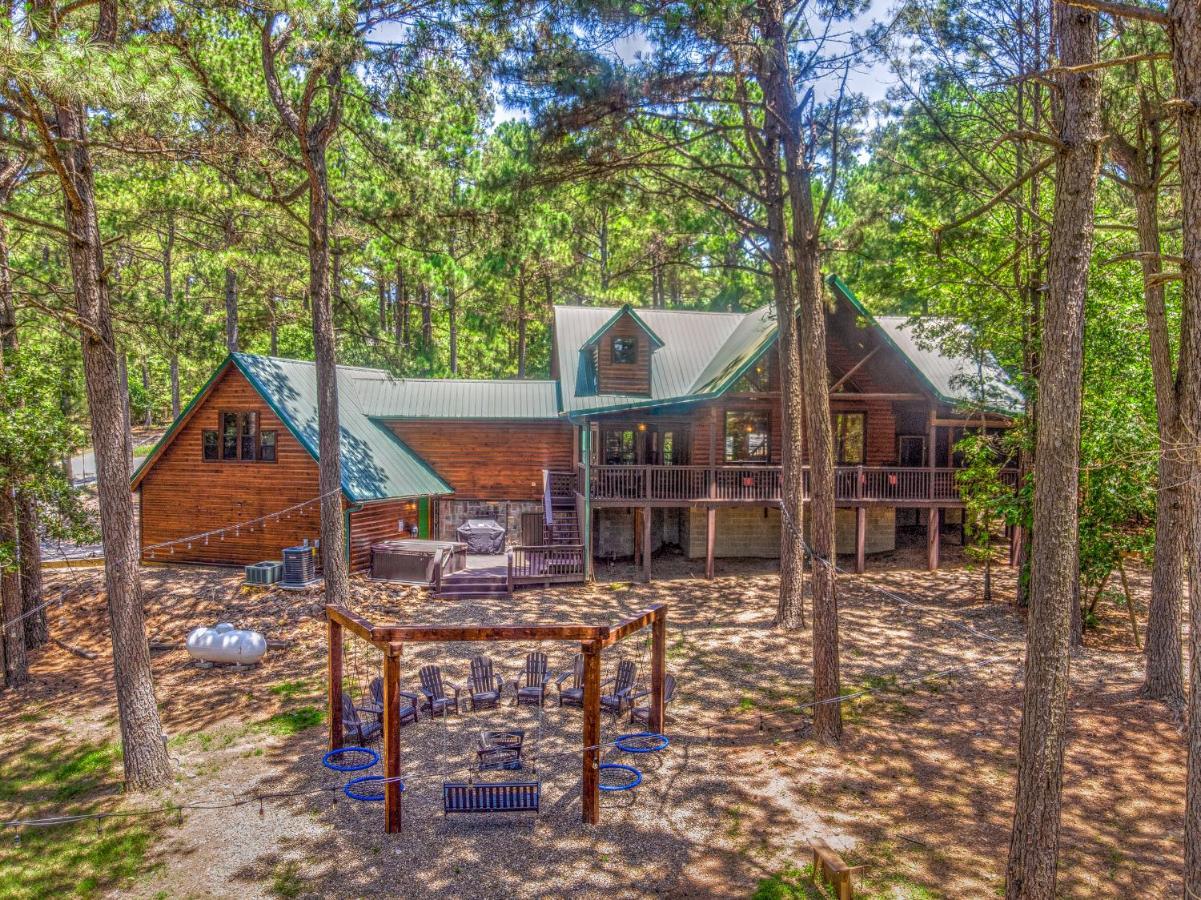 ברוקן בו The Eastwood Spacious Retreat With 4 King En-Suites - Hot Tub - Pet-Friendly - Cozy Fire Pit - Prime Location - Multi-Family מראה חיצוני תמונה