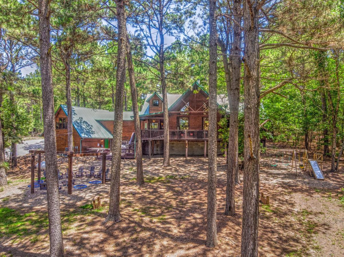 ברוקן בו The Eastwood Spacious Retreat With 4 King En-Suites - Hot Tub - Pet-Friendly - Cozy Fire Pit - Prime Location - Multi-Family מראה חיצוני תמונה