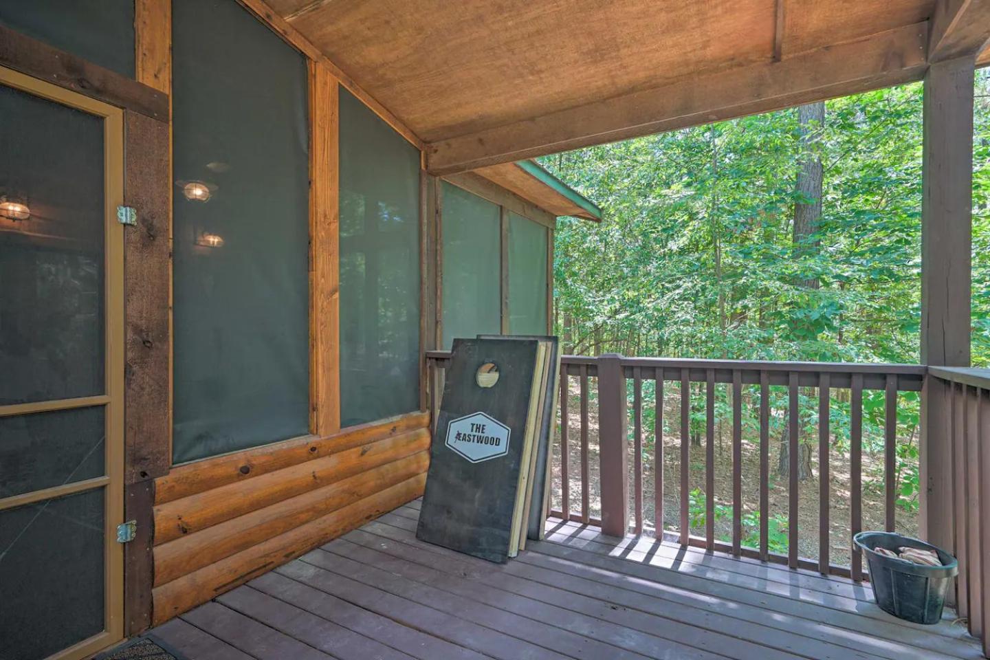 ברוקן בו The Eastwood Spacious Retreat With 4 King En-Suites - Hot Tub - Pet-Friendly - Cozy Fire Pit - Prime Location - Multi-Family מראה חיצוני תמונה